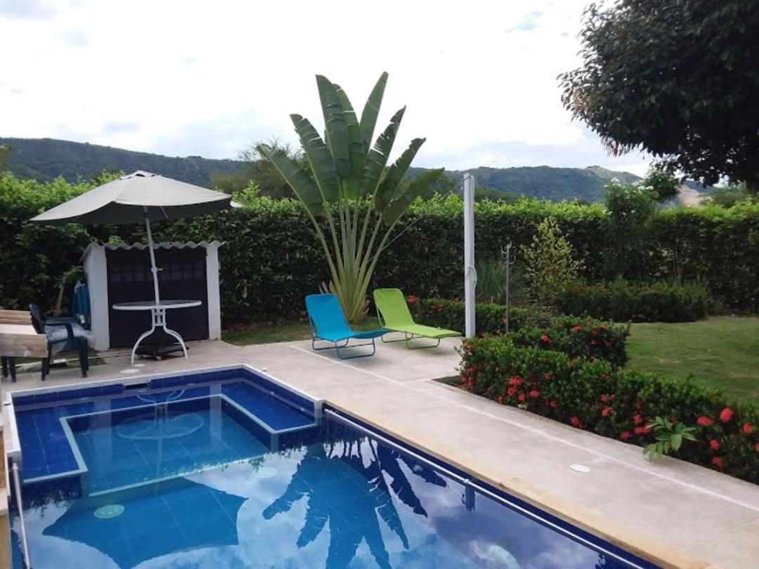 C&H Casa Campestre El Oasis Ricaurte Girardot Acomodação com café da manhã Exterior foto