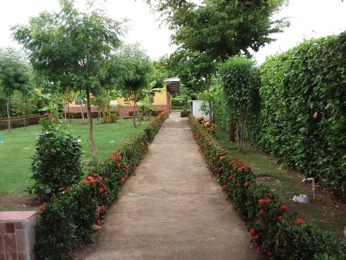 C&H Casa Campestre El Oasis Ricaurte Girardot Acomodação com café da manhã Exterior foto