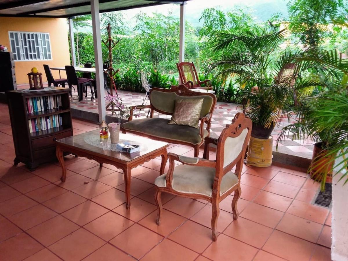 C&H Casa Campestre El Oasis Ricaurte Girardot Acomodação com café da manhã Exterior foto