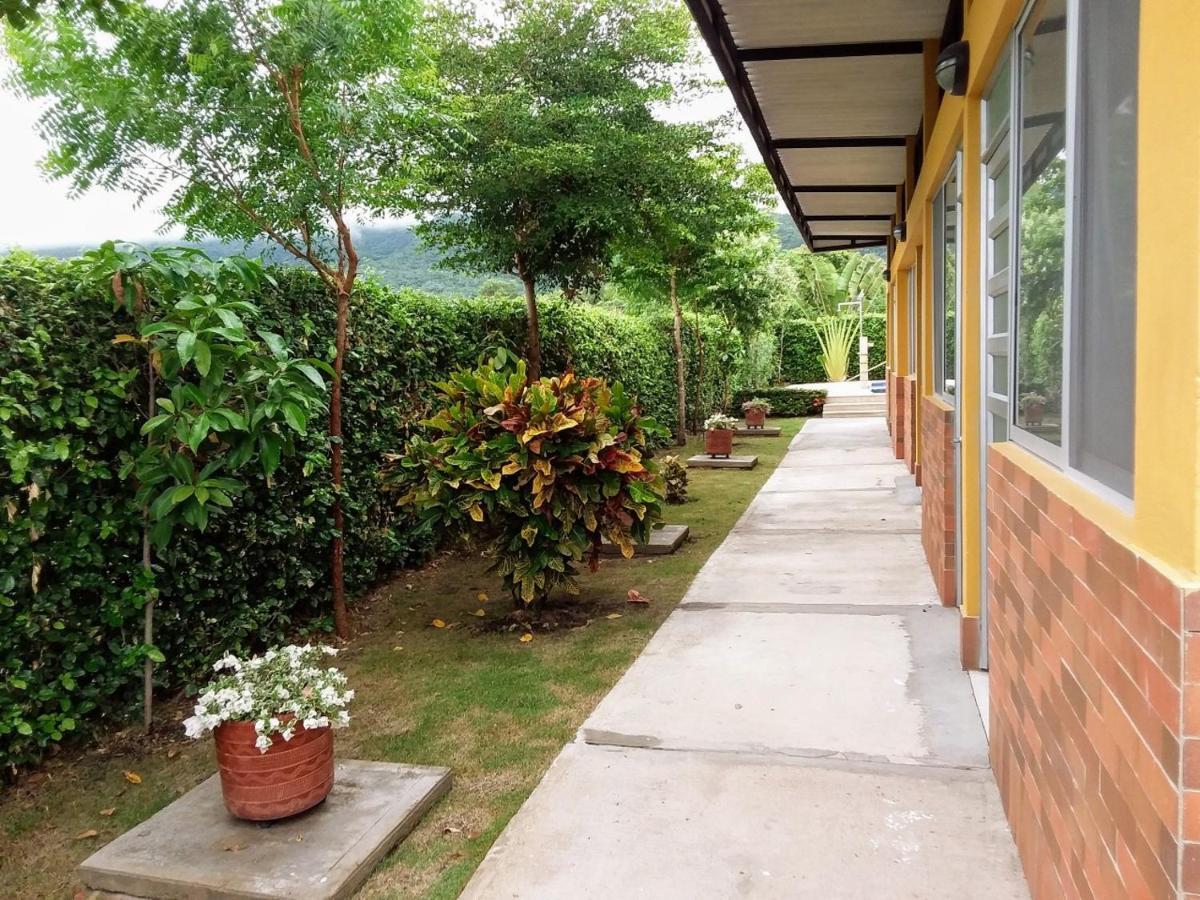 C&H Casa Campestre El Oasis Ricaurte Girardot Acomodação com café da manhã Exterior foto