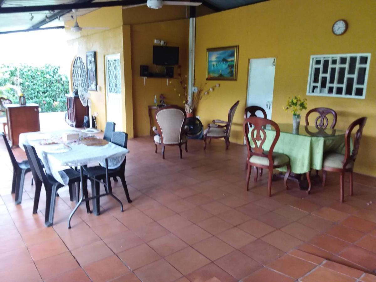 C&H Casa Campestre El Oasis Ricaurte Girardot Acomodação com café da manhã Exterior foto